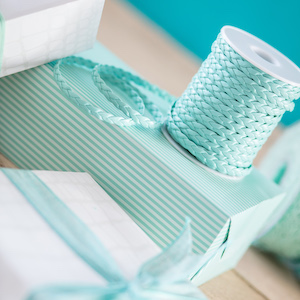 Mooie combinatie van inpakpapier met bijpassend lint